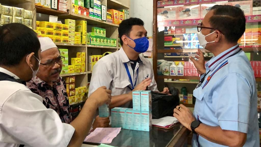 Polda Banten Bersama BPOM Provinsi Banten Awasi Obat Sirup di Apotek ...