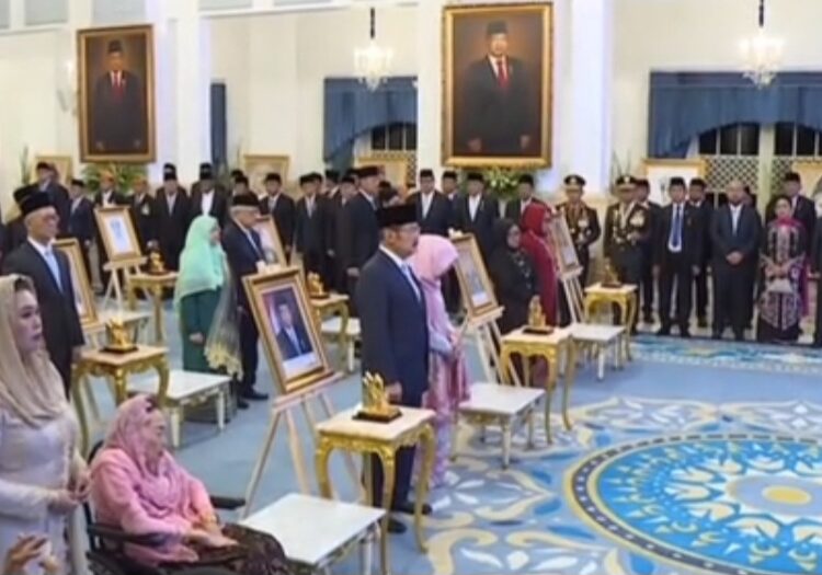 Prabowo Umumkan 10 Tokoh Penerima Gelar Pahlawan Nasional 2025, Termasuk Soeharto dan Gus Dur